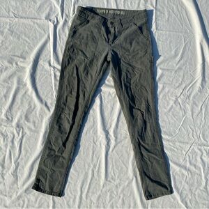 Dickies women’s green utility carpenter skinny leg pants size 2 32x31
